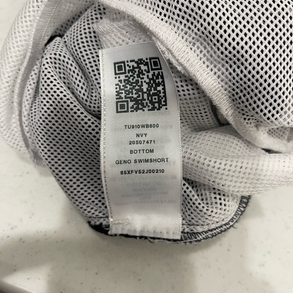 True Religion boys XL swim trunks. In navy blue with attached drawstring. - Picture 8 of 9